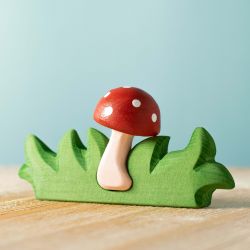 Houten paddenstoel in het gras, Bumbu toys 456